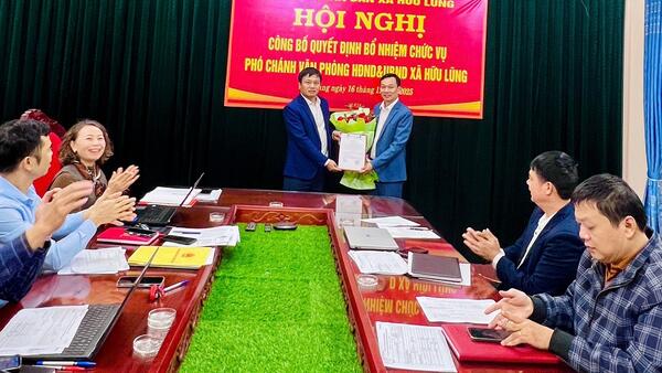 Ủy ban nhân dân xã Hữu Lũng tổ chức Hội nghị công bố Quyết định về công tác cán bộ