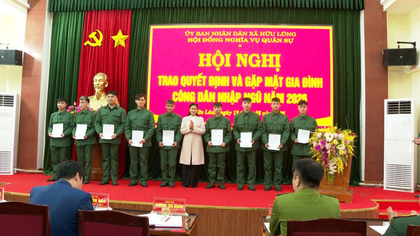 TRAO QUYẾT ĐỊNH VÀ GẶP MẶT GIA ĐÌNH CÔNG DÂN NHẬP NGŨ NĂM 2026