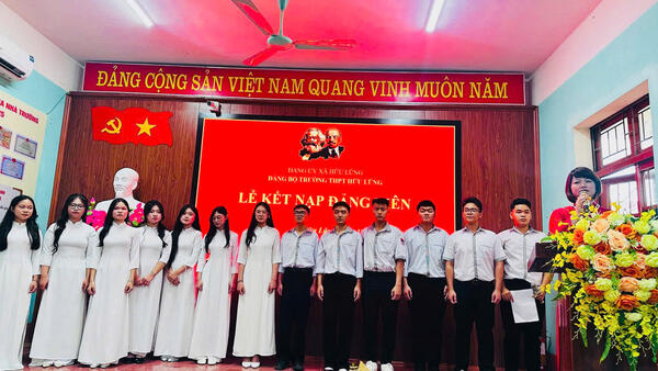 Đảng bộ xã Hữu Lũng phát triển đội ngũ đảng viên mới nhân dịp kỷ niệm sinh nhật Bác Hồ