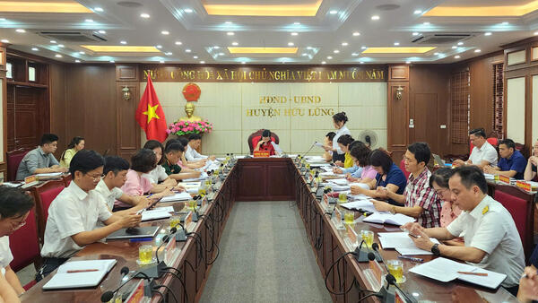 UBND huyện họp giao ban đánh giá công tác tháng 4, triển khai nhiệm vụ tháng 5 năm 2025
