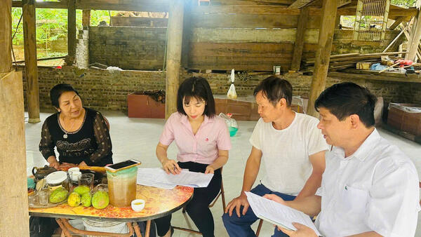 BAN ĐẠI DIỆN HỘI ĐỒNG QUẢN TRỊ NHCSXH HUYỆN HỮU LŨNG KIỂM TRA, GIÁM SÁT TẠI XÃ YÊN THỊNH