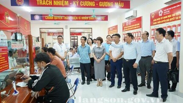Đồng chí Hồ Tiến Thiệu, Phó Bí thư Tỉnh ủy, Chủ tịch UBND tỉnh kiểm tra tình hình triển khai hoạt động mô hình chính quyền địa phương 2 cấp tại các xã: Hữu Lũng, Tuấn Sơn, Tân Thành, Vân Nham, Thiện Tân, Yên Bình, Hữu Liên và Cai Kinh