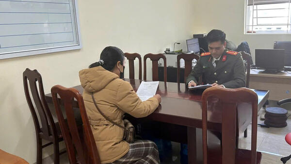 Công an xã Hữu Lũng xử lý các trường hợp đăng tải thông tin sai sự thật, bịa đặt về bản chất của vụ việc, khi chưa có thông tin chính thức từ cơ quan có thẩm quyền lên không gian mạng.