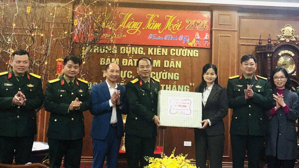 Xã Hữu Lũng tổ chức thăm, tặng quà chúc tết một số đơn vị lực lượng vũ trang, gia đình chính sách người có công và gặp mặt tặng quà, chuyển giao phương tiện nghe nhìn (ti vi) cho người có uy tín trong vùng đồng bào dân tộc thiểu số nhân dịp tết Nguyên đán Bính Ngọ năm 2026