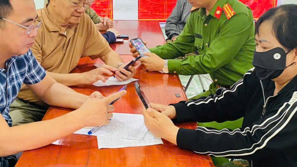 CÔNG AN XÃ HỮU LŨNG TÍCH CỰC TRIỂN KHAI TÍCH HỢP TÀI KHOẢN AN SINH XÃ HỘI TRÊN ỨNG DỤNG VNEID VÀ CÀI ĐẶT APP BÁO CHÁY 114