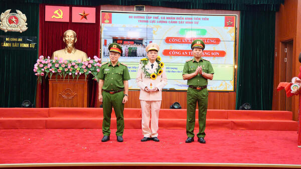 Công an xã Hữu Lũng tham dự Lễ kỷ niệm 80 năm ngày truyền thống lực lượng Cảnh sát hình sự