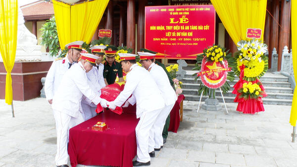 Xã Hữu Lũng tổ chức Lễ đón nhận, truy điệu và an táng hài cốt liệt sĩ Dư Văn Khì