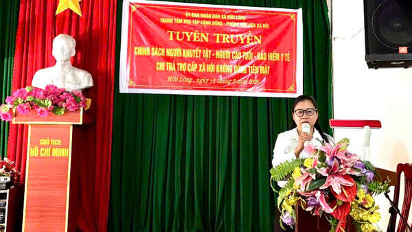 Xã Hữu Lũng tuyên truyền về thực hiện chính sách đối với người khuyết tật, người cao tuổi, bảo hiểm y tế và chi trả trợ cấp xã hội không dùng tiền mặt