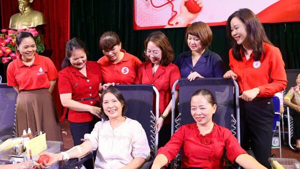 Gần 860 tình nguyện viên đăng ký hiến máu tình nguyện tại khu vực Hữu Lũng