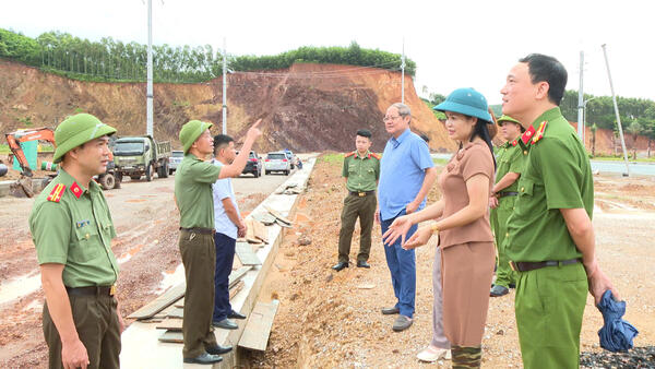 Xã Hữu Lũng họp rà soát công tác chuẩn bị bảo vệ thi công di dời mộ Dự án khu công nghiệp VSIP Lạng Sơn
