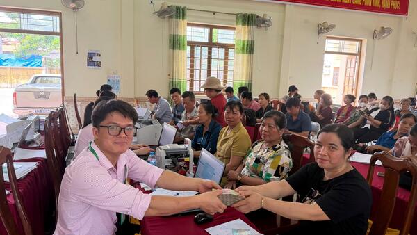 Khu vực Hữu Lũng: UBND các xã Hữu Lũng, Tuấn Sơn, Cai Kinh, Vân Nham, Thiện Tân, Yên Bình, Hữu Liên, Tân Thành chủ động hỗ trợ cơ sở vật chất tại điểm giao dịch xã của Ngân hàng chính sách xã hội, nâng cao hiệu quả đồng vốn tín dụng chính sách