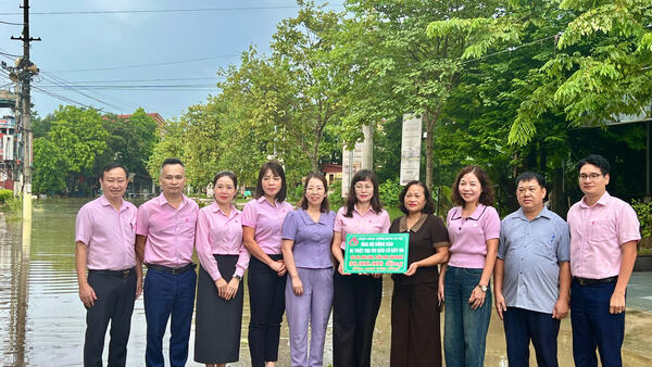 Chi nhánh Ngân hàng Chính sách xã hội tỉnh Lạng Sơn hỗ trợ 50 triệu đồng cho các xã bị thiệt hại do bão số 4