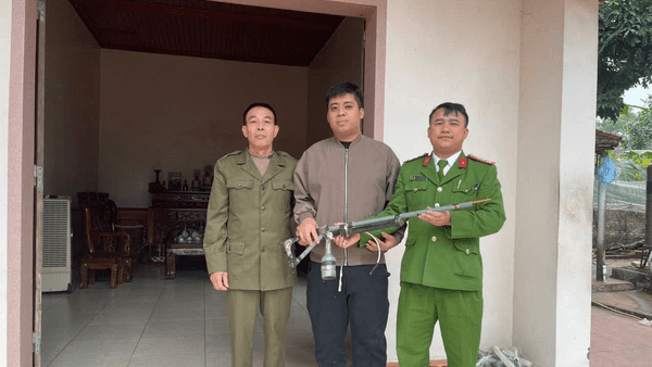 Thực hiện tốt công tác thu hồi vũ khí, vật liệu nổ, công cụ hỗ trợ