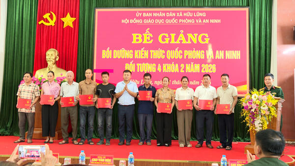 Bế giảng bồi dưỡng kiến thức quốc phòng và an ninh đối tượng 4 khóa 2 năm 2026