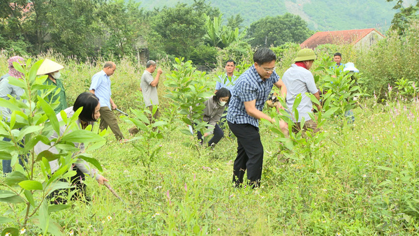 Xã Hữu Lũng ra quân thực hiện phong trào “Cuối tuần đồng hành cùng nông dân thực hiện nghị quyết 02/2026/NQ - HĐND” trên địa bàn xã Hữu Lũng