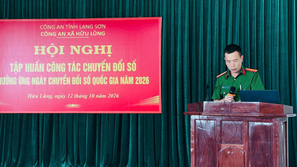 Công an xã Hữu Lũng hưởng ứng Ngày Chuyển đổi số quốc gia năm 2026, lan tỏa tiện ích số đến người dân
