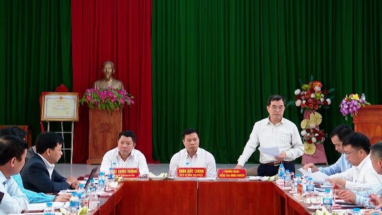 Đồng chí Trần Quốc Phong, Phó Chủ tịch UBND huyện phát biểu kết luận.jpg
