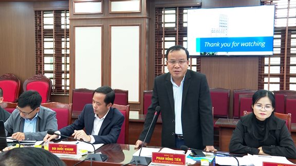 Đồng chí Phan Hồng Tiến, tỉnh uỷ viên, Bí thư Huyện uỷ, Chủ tịch HĐND huyện phát biểu tại buổi làm việc.jpg